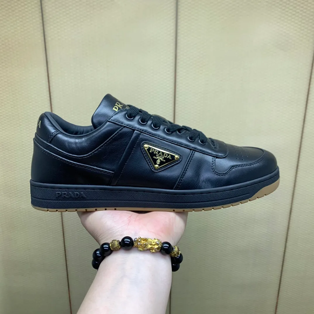 💰660.巜PRADA》Prada: Top 🔝purchasing agent🔍🔍The latest men’s counters are on sale simultaneously, high-quality original calfskin imported from Italy 🇮🇹. Brand logo* (prominent·high-end·noble·class·) exquisite workmanship (imported from Italy🇮🇹 Sole: Original sole provided by the original factory, ⚠️exclusive double-layer activity, TPR rubber, combination outsole; super comfortable, wear-resistant, non-slip, environmentally friendly🌳🌳🌳, real shot🎬The real thing is more beautiful🔍🔍 (high quality, follow the order) code number 38 to 44 (.45 customized)